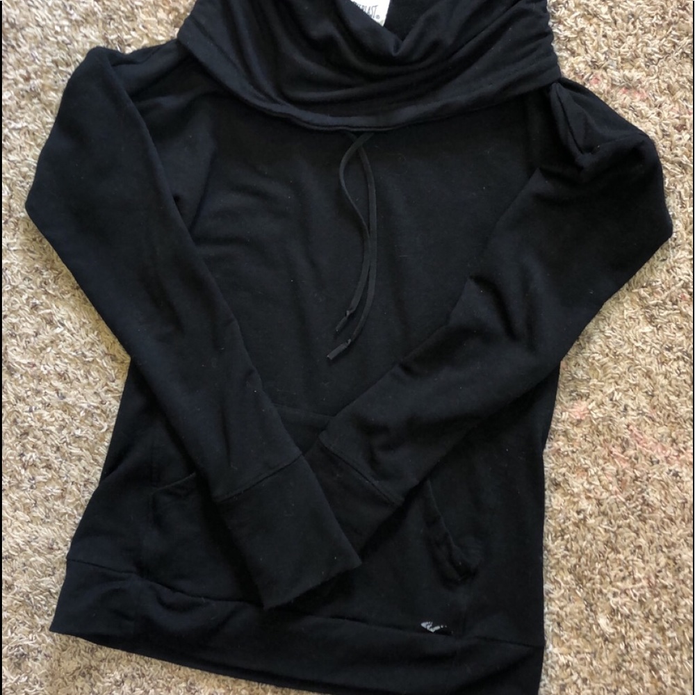 Everlast sweater small
